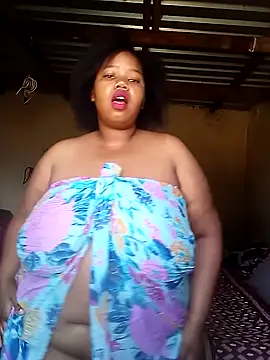 Curvycandy95 online show from October 16, 5:05 am