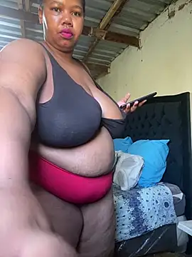 Snapshot of Curvycandy95 chatting on June 4, 6:18 am Curvycandy95 online show from June 4, 6:18 am
