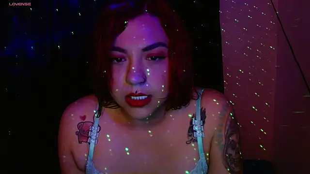 Snapshot of aria-dark chatting on October 31, 2:52 am aria-dark online show from October 31, 2:52 am