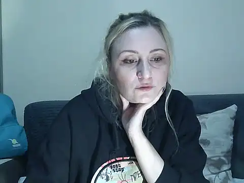 Snapshot of ariam8990 chatting on September 29, 9:53 pm ariam8990 online show from September 29, 9:53 pm