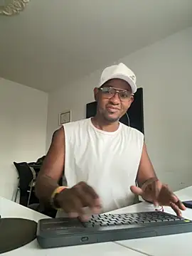 Snapshot of AndresCalifornia chatting on October 15, 10:07 pm AndresCalifornia online show from October 15, 10:07 pm