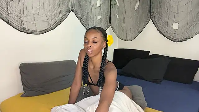 Snapshot of Trixie_luv1 chatting on September 27, 5:30 pm Trixie luv1 online show from September 27, 5:30 pm