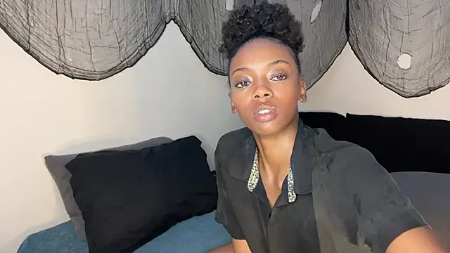 Snapshot of Trixie_luv1 chatting on October 16, 12:46 pm Trixie luv1 online show from October 16, 12:46 pm