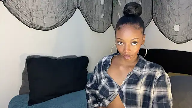 Snapshot of Trixie_luv1 chatting on October 19, 12:19 pm Trixie luv1 online show from October 19, 12:19 pm