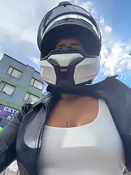 AlannaEvons online show from March 22, 8:10 pm