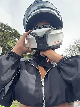 AlannaEvons online show from March 10, 8:24 pm