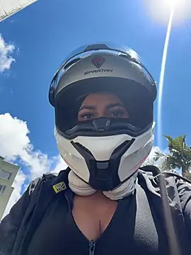 AlannaEvons online show from April 1, 6:16 pm