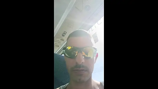 Snapshot of Greek_crazy_couple chatting on October 1, 9:14 am Greek crazy couple online show from October 1, 9:14 am