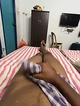 usermood2000 online show from December 5, 5:39 am