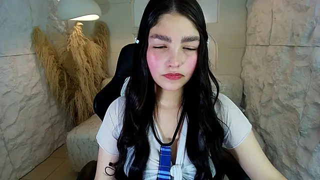 luna  r online show from October 11, 7:59 pm