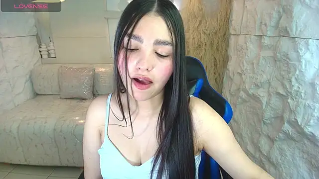 luna  r online show from September 12, 7:46 pm