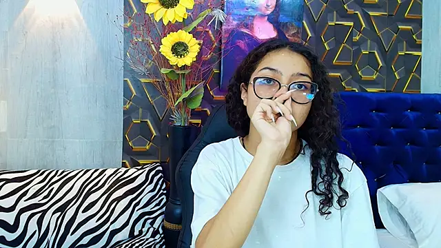 Snapshot of honeymoon_12 chatting on October 14, 1:06 am honeymoon 12 online show from October 14, 1:06 am