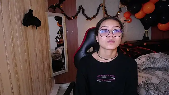 Snapshot of honeymoon_12 chatting on October 28, 4:46 am honeymoon 12 online show from October 28, 4:46 am