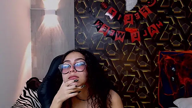 Snapshot of honeymoon_12 chatting on October 30, 6:01 am honeymoon 12 online show from October 30, 6:01 am