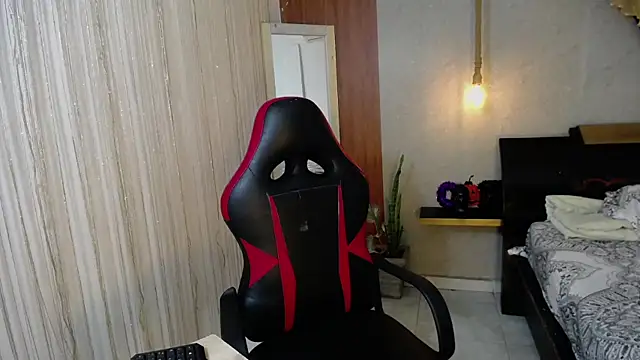 Snapshot of honeymoon_12 chatting on November 9, 2:54 pm honeymoon 12 online show from November 9, 2:54 pm