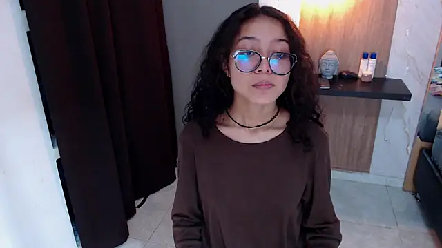 Snapshot of honeymoon_12 chatting on September 19, 4:16 am honeymoon 12 online show from September 19, 4:16 am