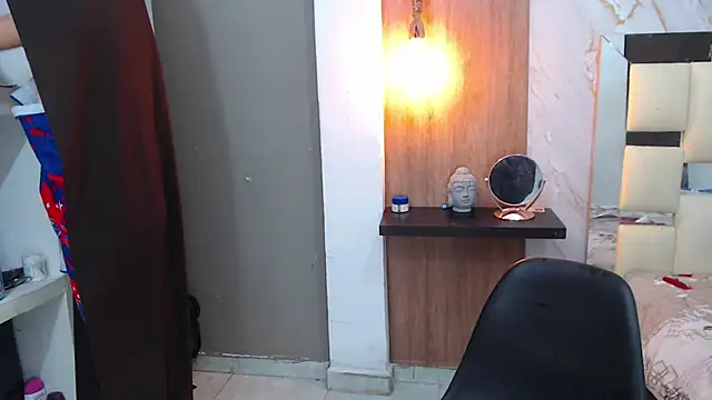 Snapshot of honeymoon_12 chatting on September 13, 4:23 am honeymoon 12 online show from September 13, 4:23 am