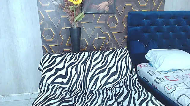 Snapshot of honeymoon_12 chatting on October 6, 4:13 am honeymoon 12 online show from October 6, 4:13 am