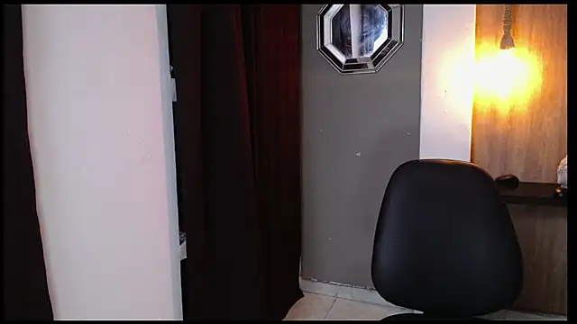 Snapshot of honeymoon_12 chatting on October 18, 4:03 am honeymoon 12 online show from October 18, 4:03 am