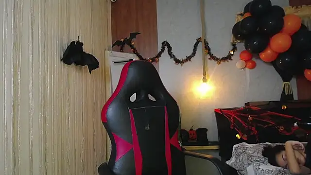 Snapshot of honeymoon_12 chatting on October 31, 2:52 am honeymoon 12 online show from October 31, 2:52 am