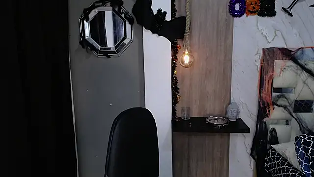 Snapshot of honeymoon_12 chatting on October 25, 6:01 am honeymoon 12 online show from October 25, 6:01 am