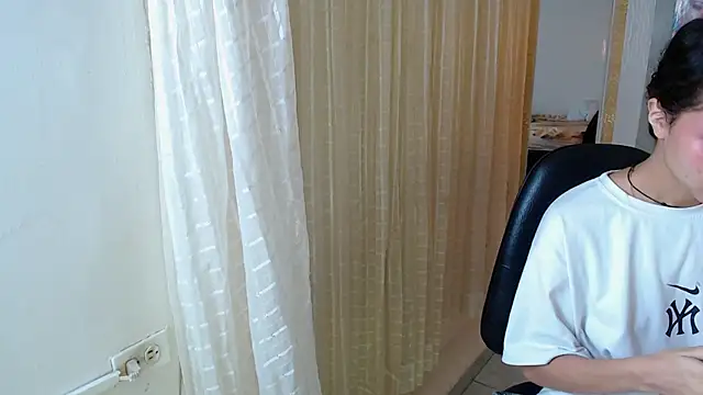 Snapshot of honeymoon_12 chatting on October 4, 3:08 am honeymoon 12 online show from October 4, 3:08 am