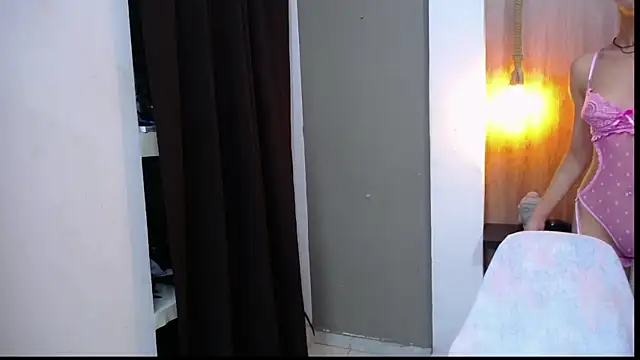 Snapshot of honeymoon_12 chatting on September 23, 3:24 am honeymoon 12 online show from September 23, 3:24 am