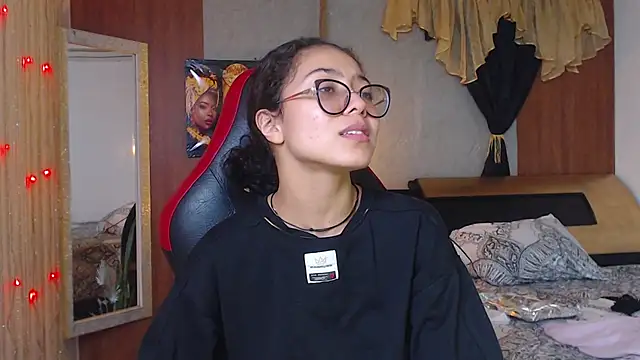 Snapshot of honeymoon_12 chatting on October 16, 4:10 am honeymoon 12 online show from October 16, 4:10 am