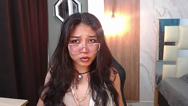 Snapshot of honeymoon_12 chatting on May 13, 3:35 am honeymoon 12 online show from May 13, 3:35 am
