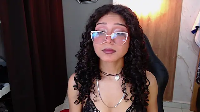 Snapshot of honeymoon_12 chatting on June 15, 4:12 am honeymoon 12 online show from June 15, 4:12 am