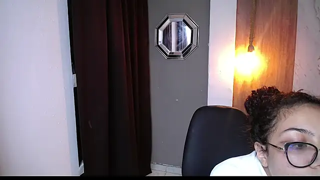 Snapshot of honeymoon_12 chatting on October 12, 3:52 am honeymoon 12 online show from October 12, 3:52 am