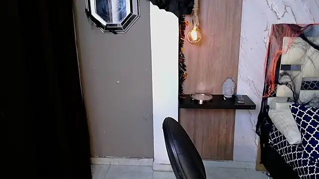 Snapshot of honeymoon_12 chatting on October 24, 5:06 am honeymoon 12 online show from October 24, 5:06 am