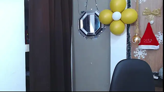 Snapshot of honeymoon_12 chatting on November 27, 3:51 am honeymoon 12 online show from November 27, 3:51 am