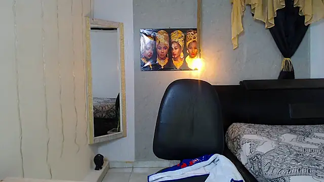 Snapshot of honeymoon_12 chatting on October 5, 4:03 am honeymoon 12 online show from October 5, 4:03 am