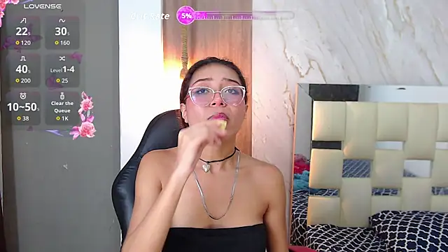 Snapshot of honeymoon_12 chatting on July 5, 3:44 am honeymoon 12 online show from July 5, 3:44 am