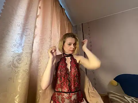 LiluXRose online show from April 3, 3:18 pm