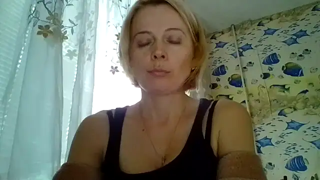LiluXRose online show from September 15, 10:05 am