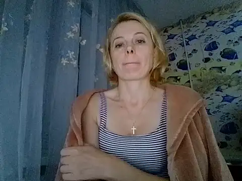 LiluXRose online show from September 18, 8:45 pm