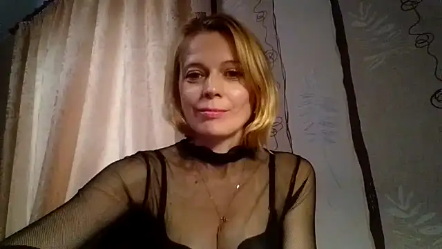 LiluXRose online show from October 15, 9:50 am
