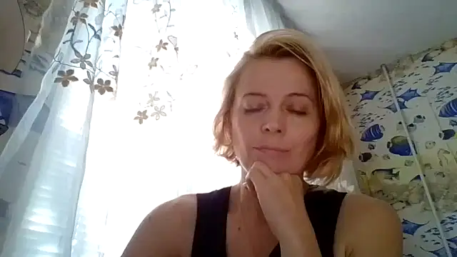 LiluXRose online show from September 19, 1:04 pm