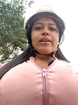 Snapshot of -Mia1 chatting on September 29, 1:39 pm -Mia1 online show from September 29, 1:39 pm