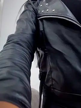 -Mia1 online show from December 4, 12:15 pm