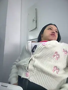 -Mia1 online show from December 18, 1:04 pm