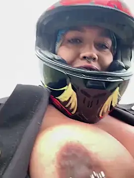 -Mia1 online show from March 23, 1:44 pm