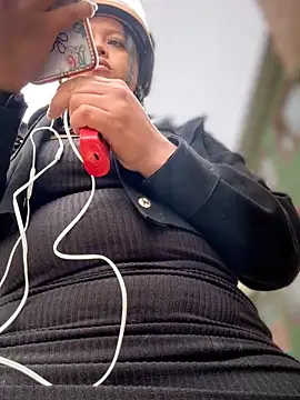 -Mia1 online show from March 28, 12:06 pm