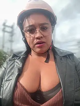 -Mia1 online show from June 26, 1:17 pm