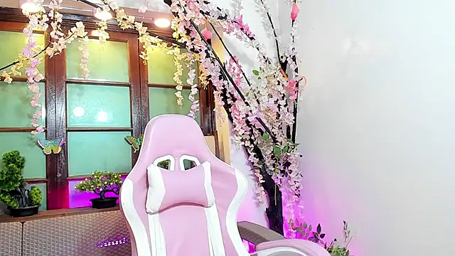 emma ayala online show from December 18, 3:16 pm