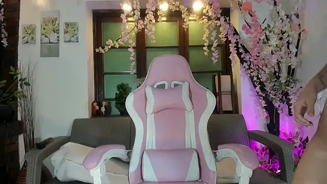 Snapshot of emma_ayala chatting on November 19, 7:14 pm emma ayala online show from November 19, 7:14 pm