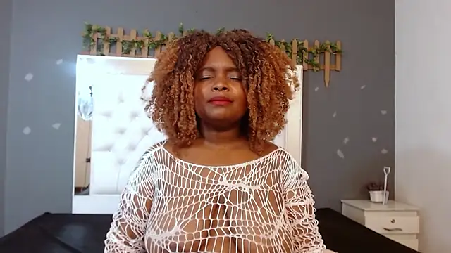 Snapshot of isabella_brown1 chatting on October 5, 11:56 am isabella brown1 online show from October 5, 11:56 am