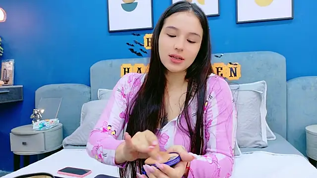 Ashley Evans22 online show from November 4, 7:39 pm